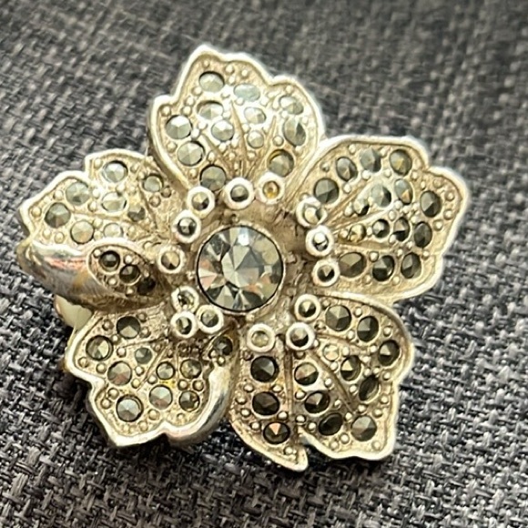 Gorgeous Silver Marcasite Floral Clip Earrings - Picture 10 of 16